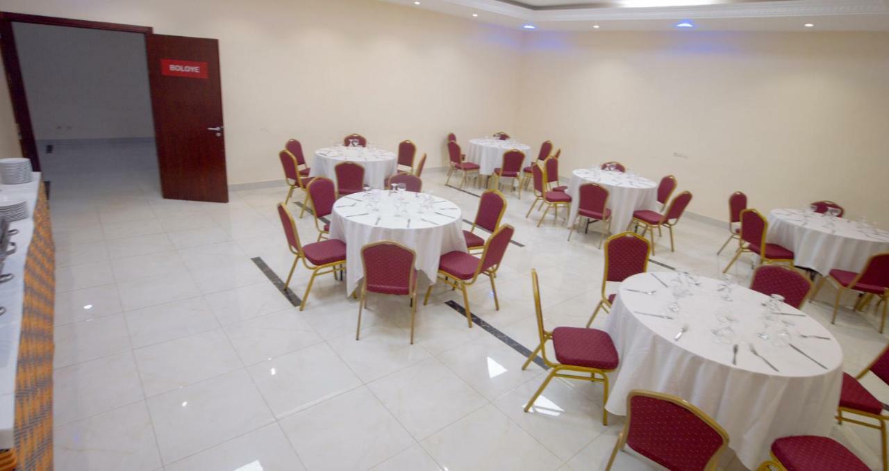 Hotel La Rose Blanche Korhogo Exterior foto